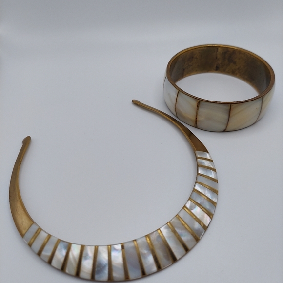 Vintage Brass Choker w/Mother of Pearl  & Brass Cuff w/MOP,  GC. - Picture 4 of 12